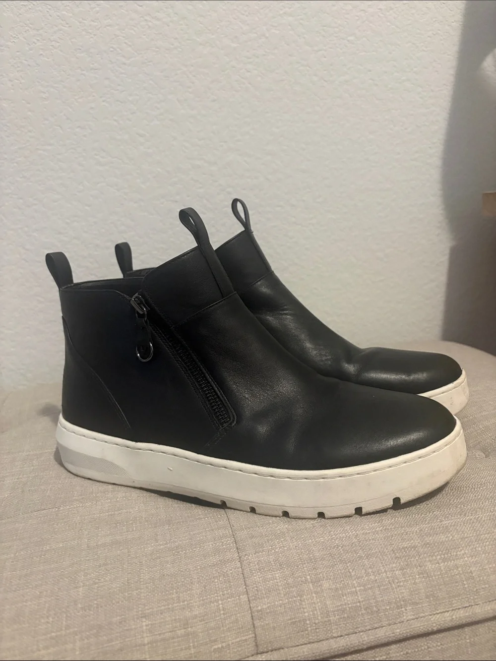 Vionic size 9 Brinkley Black Leather Ankle Booties/high top tennis shoes